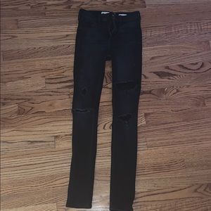holister black skinny jeans with ripps